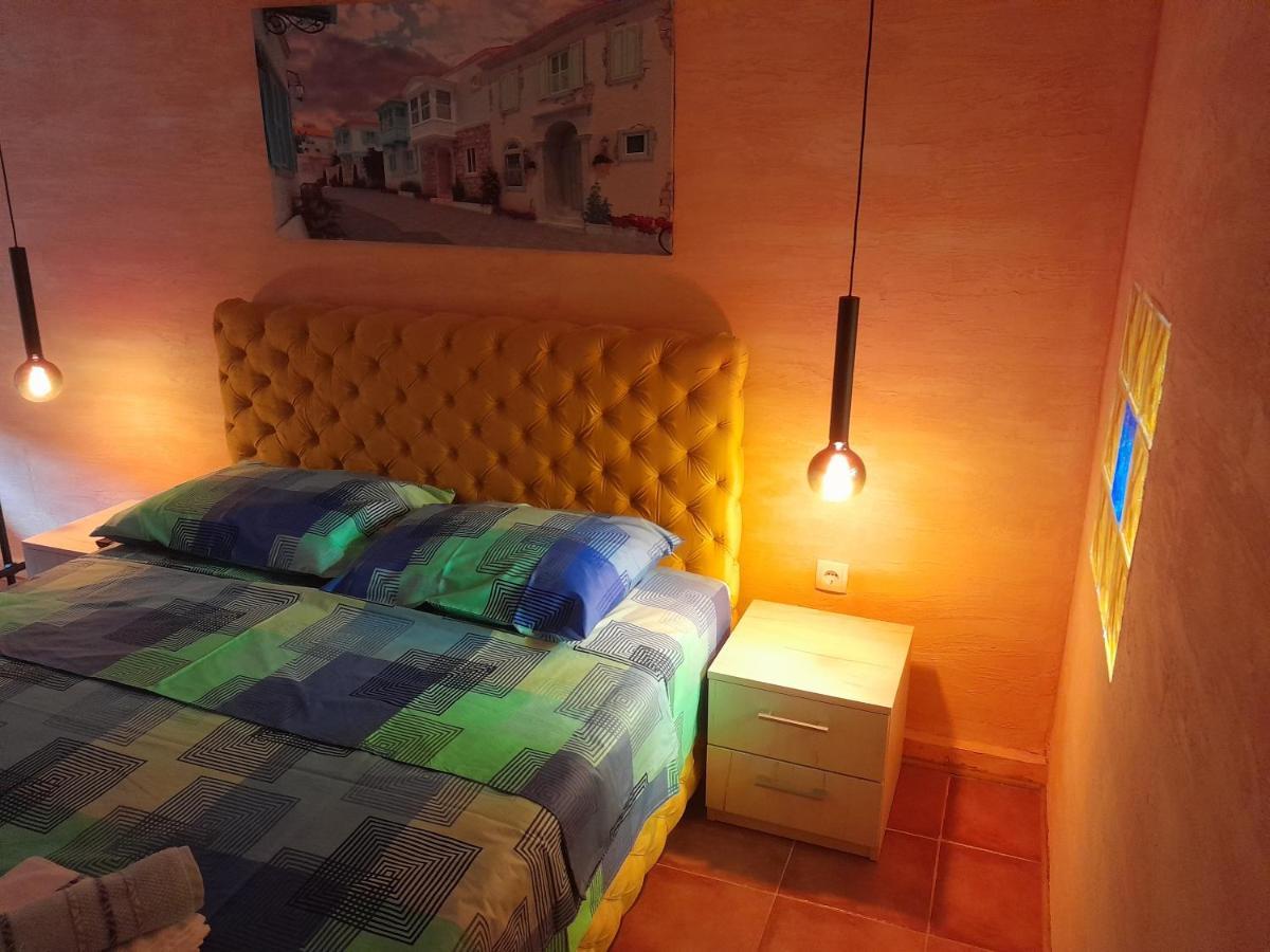 Golden House Daire