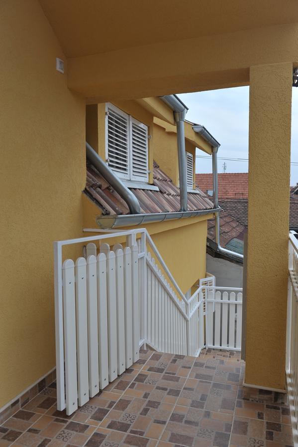 Golden House Daire